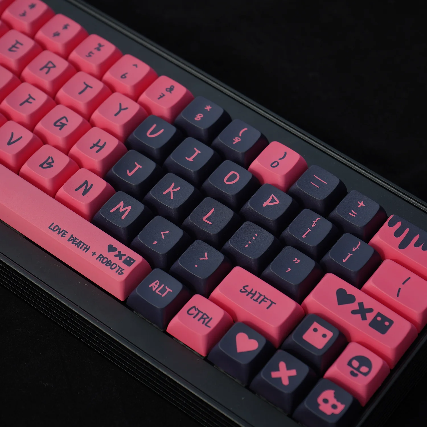 Pequeno Conjunto Completo de Teclas Xda Amor Morte Rosa Preto Pbt Sublimação de Cinco Lados para Teclado Mecânico Cross Core 130 Teclas
