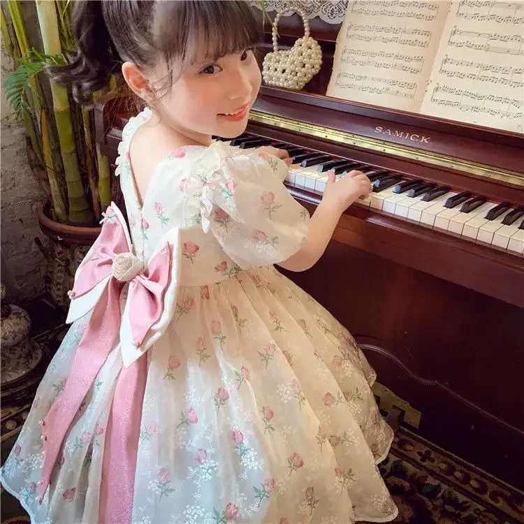 فستان أميرة للبنات من 1-8 سنوات مزين بالدانتيل والزهور مع طباعة كاملة وفيونكة كبيرة وزخارف لؤلؤية لحفلات الأطفال