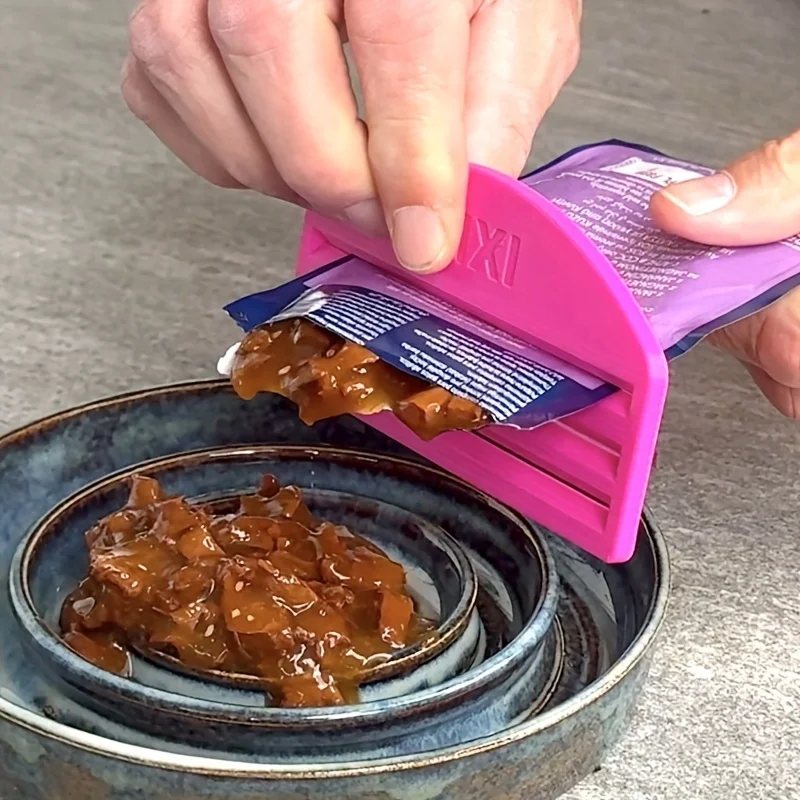 Cat Food Squeezing Practical Tool, Pet Feeding Aid, Compact Design, Durable Plastic, Sanitary Materials, Zero Waste Feeder