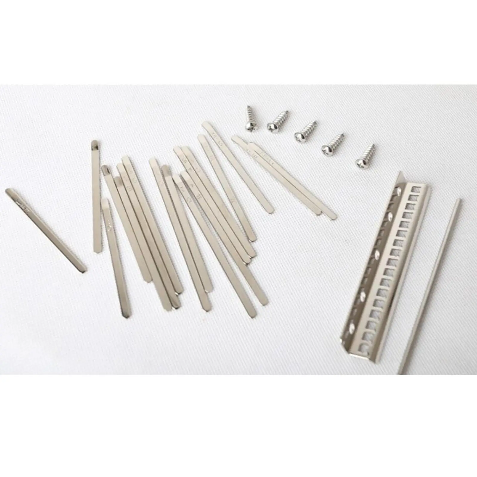 

Большой палец фортепиано 17 ключей Набор 17 ключей сменный Инструмент аксессуары музыкальный аксессуар заменяет для фортепиано Музыка Lover Подарки для детей