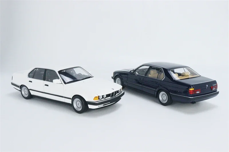 希少 1/18 BMW 730i ミニチャンプス(MINICHAMPS) E32 Minichamps 1:18 scale BMW 730i Sedan(E32) 1986(Bordeaux Red