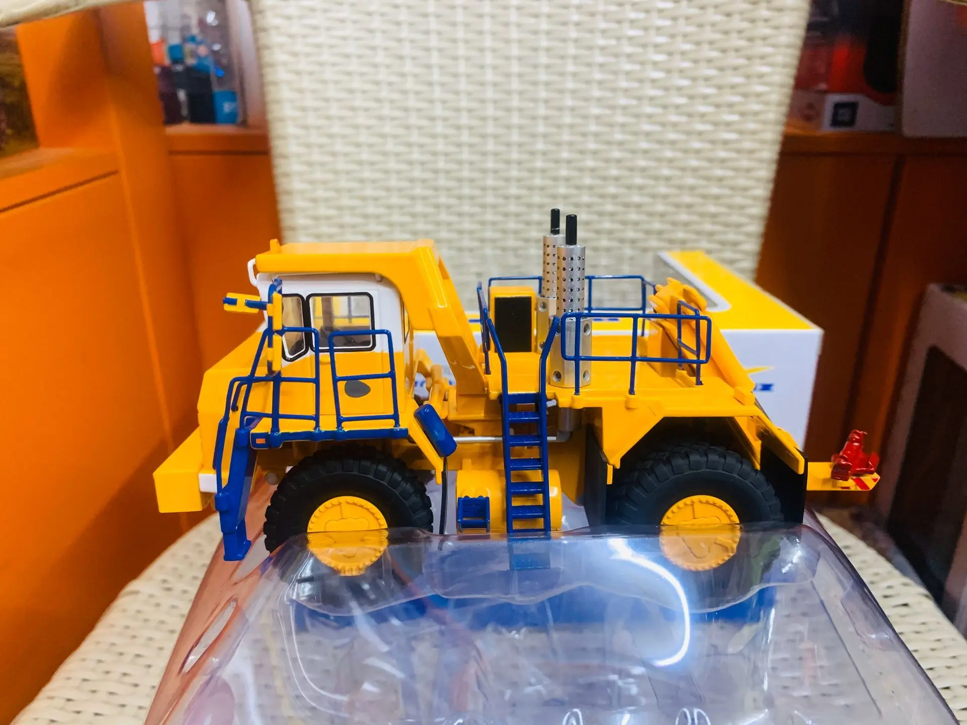 

Belaz 74470 Recovery Truck 1:50 Scale By Diecast Masters New in Original Box