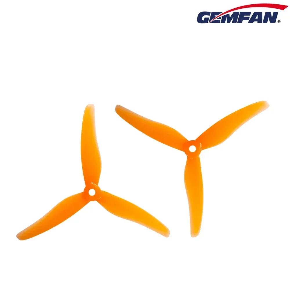 Hélice Gemfan Hurricane 51433 5.1x3.5 3 pales en action sur drone FPV, flou de mouvement