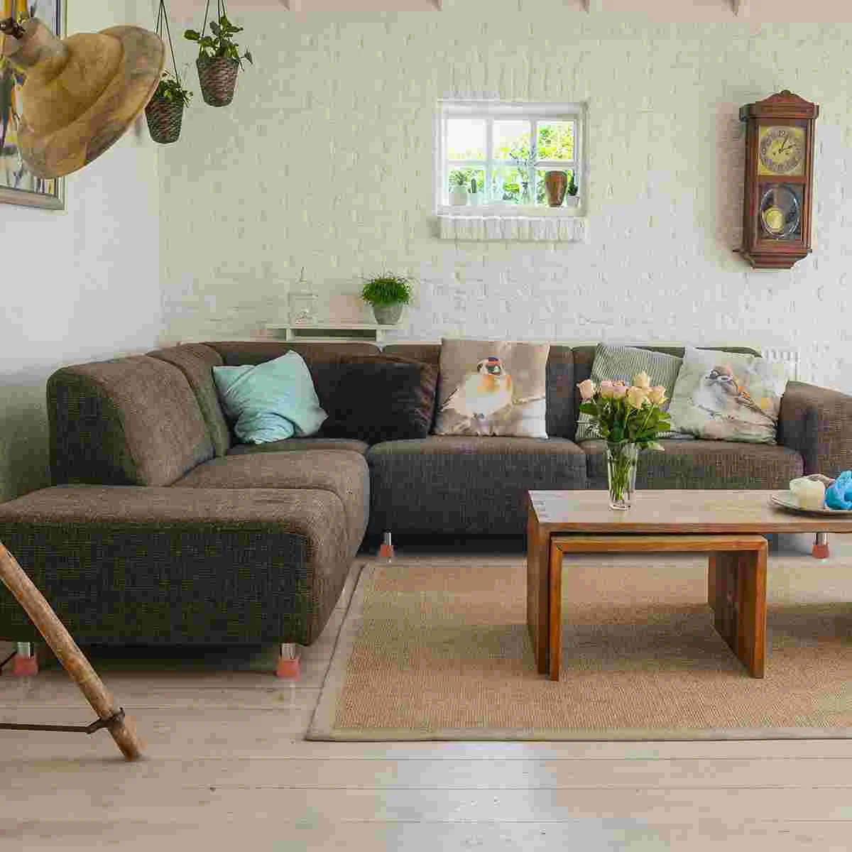 Рисунок 2 - Силиконовая накладка на стол и стул