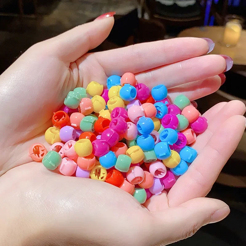 Trenzas: El Magnífico Fabricante De Cuentas Coloridas Trenzas: El Magnífico Fabricante De Cuentas Coloridas