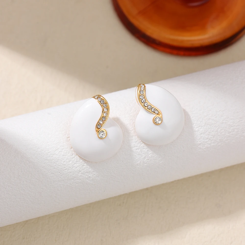 New Fashion Summer Oysters Shells Snail Shell Stud Earrings for Women Unique White Scallop CZ Zircon Earring Beach Trend Jewelry