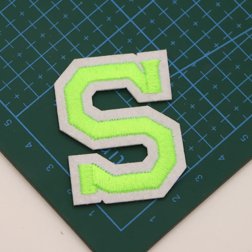 1PC Leuchtstoff Grüne Brief Alphabet Bestickte Patches Eisen auf Patches Applique Patches Diy Custom Name Abzeichen Reparatur Patcch – Detail 22
