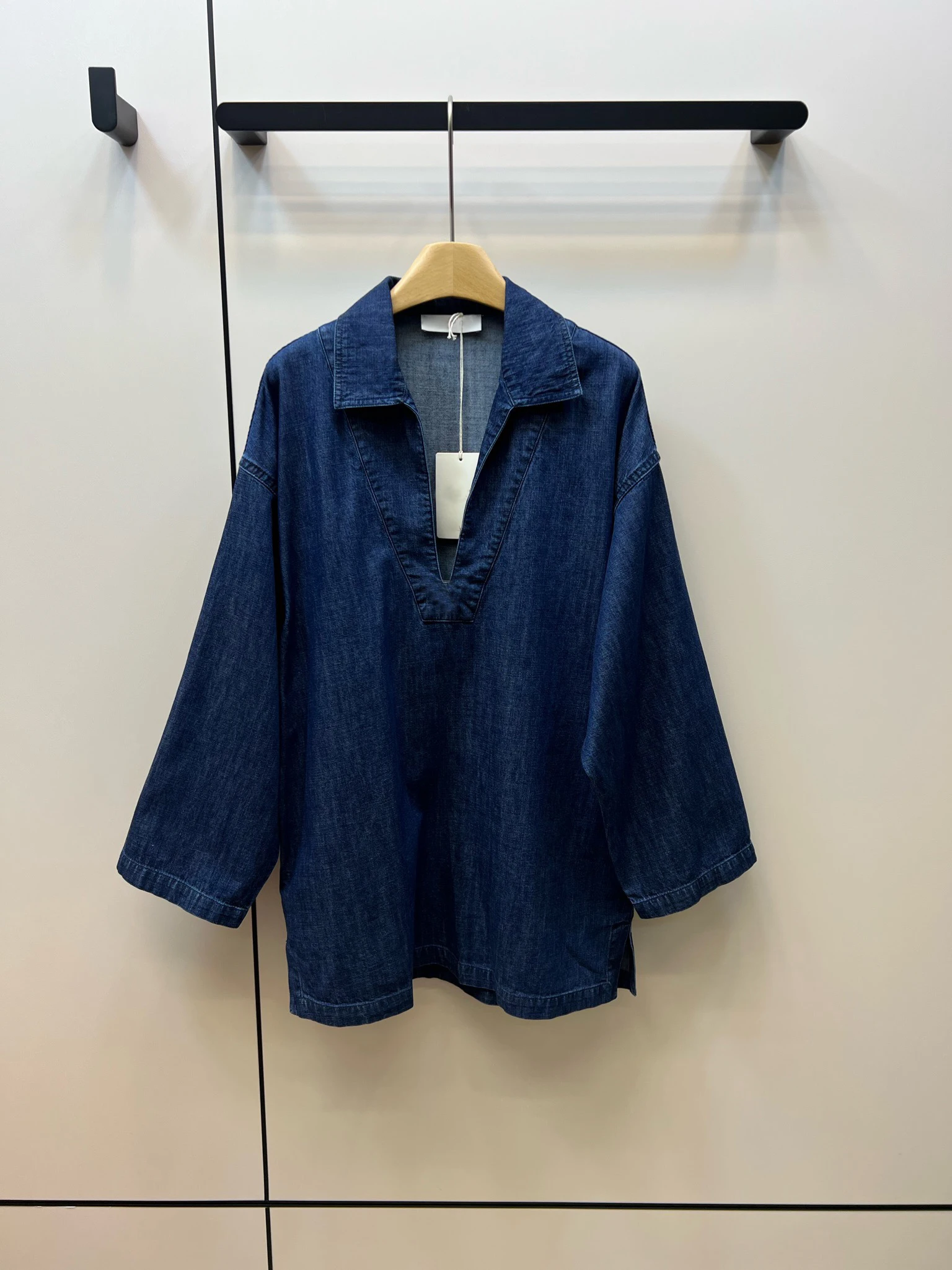 

2023Deep V lapel loose pullover dress lazy casual can match the same style shorts lower body missing to wear