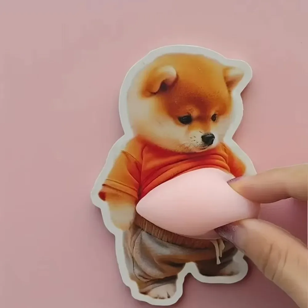 통통한 시바 이누 3D 시바 이누 스티커 강아지 배 스티커 부드러운 핑크 배경 3D 스티커 압착 가능한 실리콘 자체 접착식