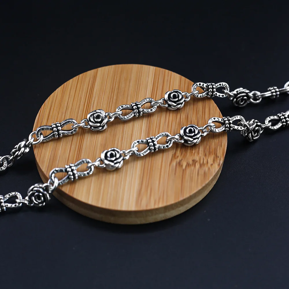 Retro trendy rose element design necklace