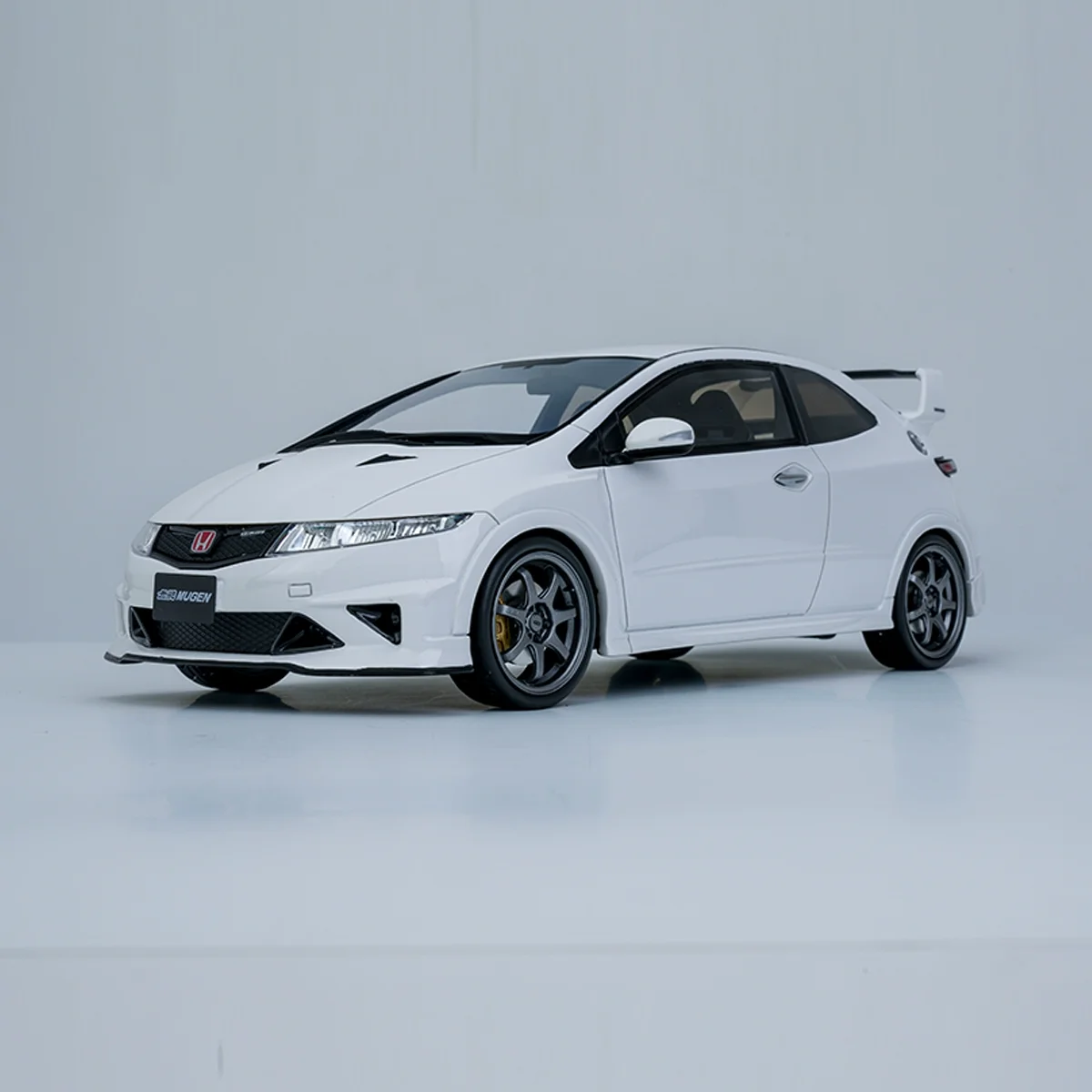 

OTTO 1:18 Scale Honda Civic FN2 Тип R Модифицированная фотография