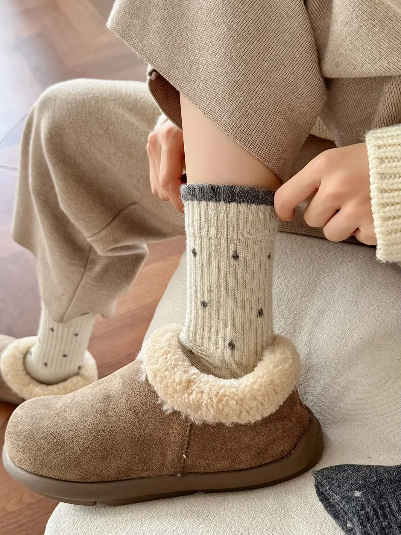 5 Paar Damen-Samtsocken mit Wellenmuster, mittellang, dicke Isolierung, warme, gemütliche Schlauchsocken für Frühling, Herbst und Winter, multifunktional – Detail 12