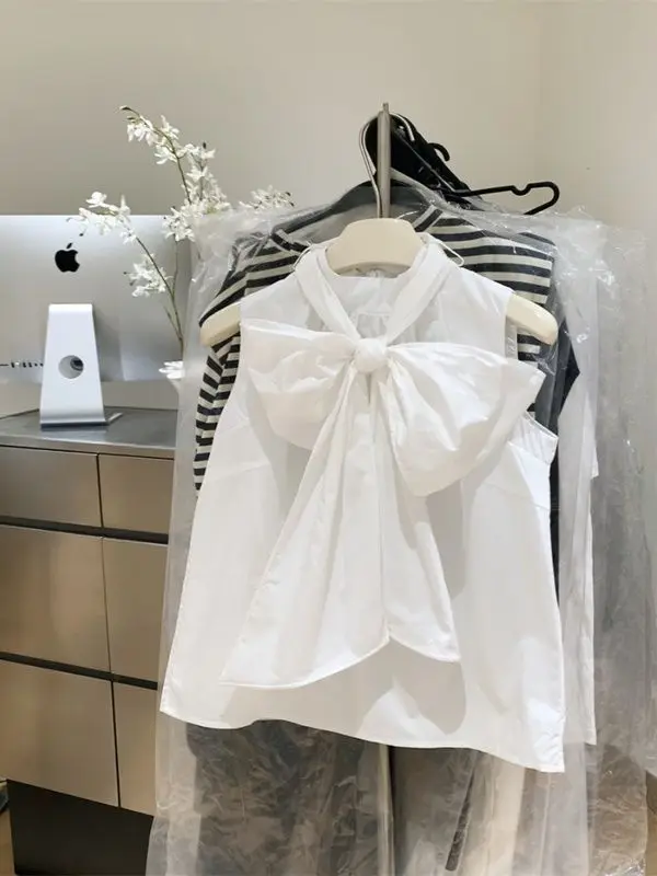 بلوزة بيضاء للنساء 2026 Blusas Mujer قمصان فضفاضة بدون أكمام بفيونكة على الموضة بلوزات صيفية حلوة للسيدات