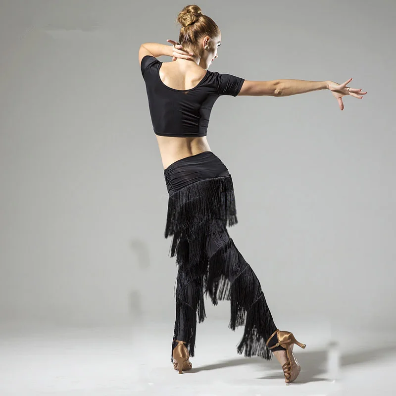 Рисунок 2 - Брюки женские длинные с бахромой и высокой талией