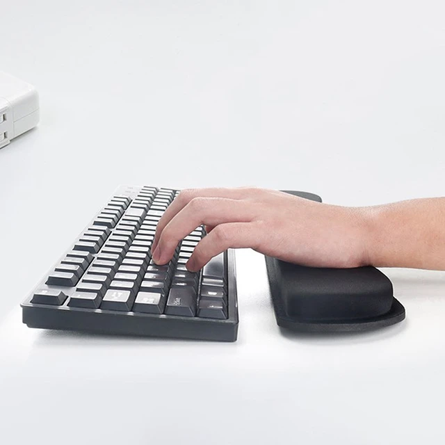 Computadora Del Mouse En La Almohadilla Con Teclado Para Usar El