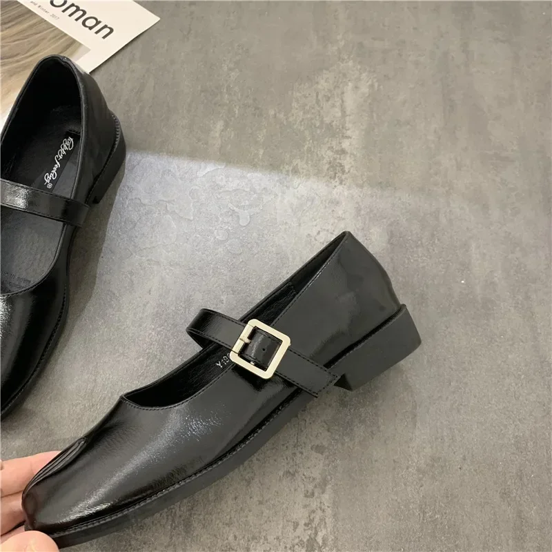 Novelty Split Toe flat shoes woman quality leather mary janes Japanese style trotters flats ankle bele Tabi ninja loafers women 5