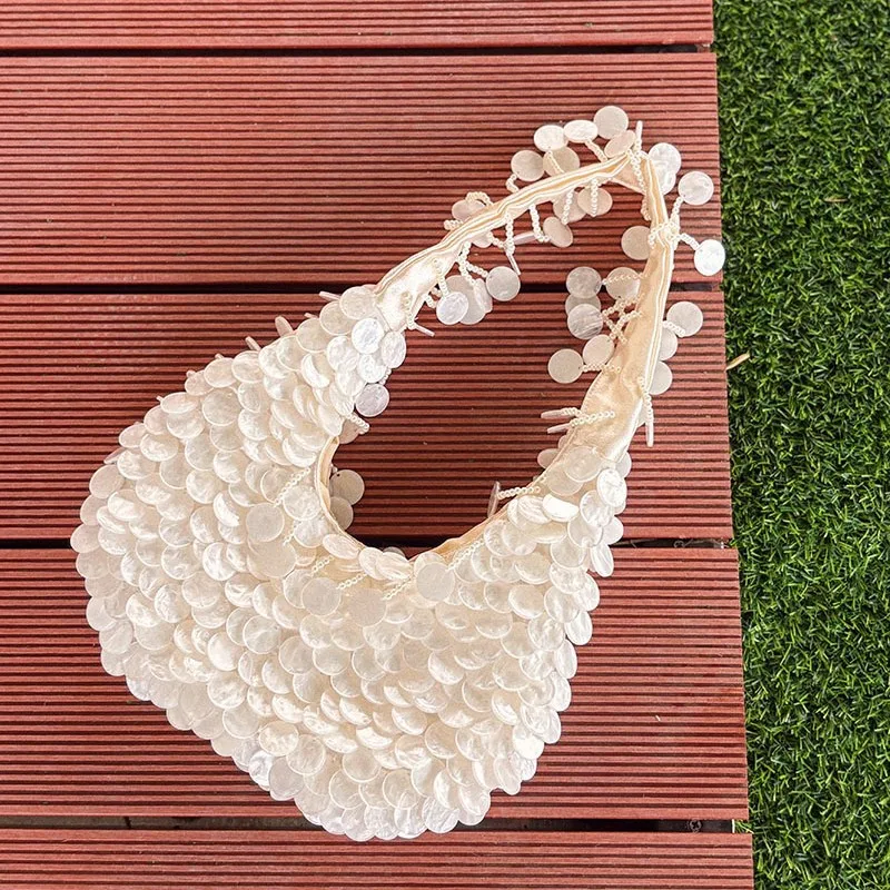 Handmade Shell Handbags Fashion Wooden Circular Handle Women's Natural Shell Beaded Bag Luxurious Design Summer Beach Tote Bag
