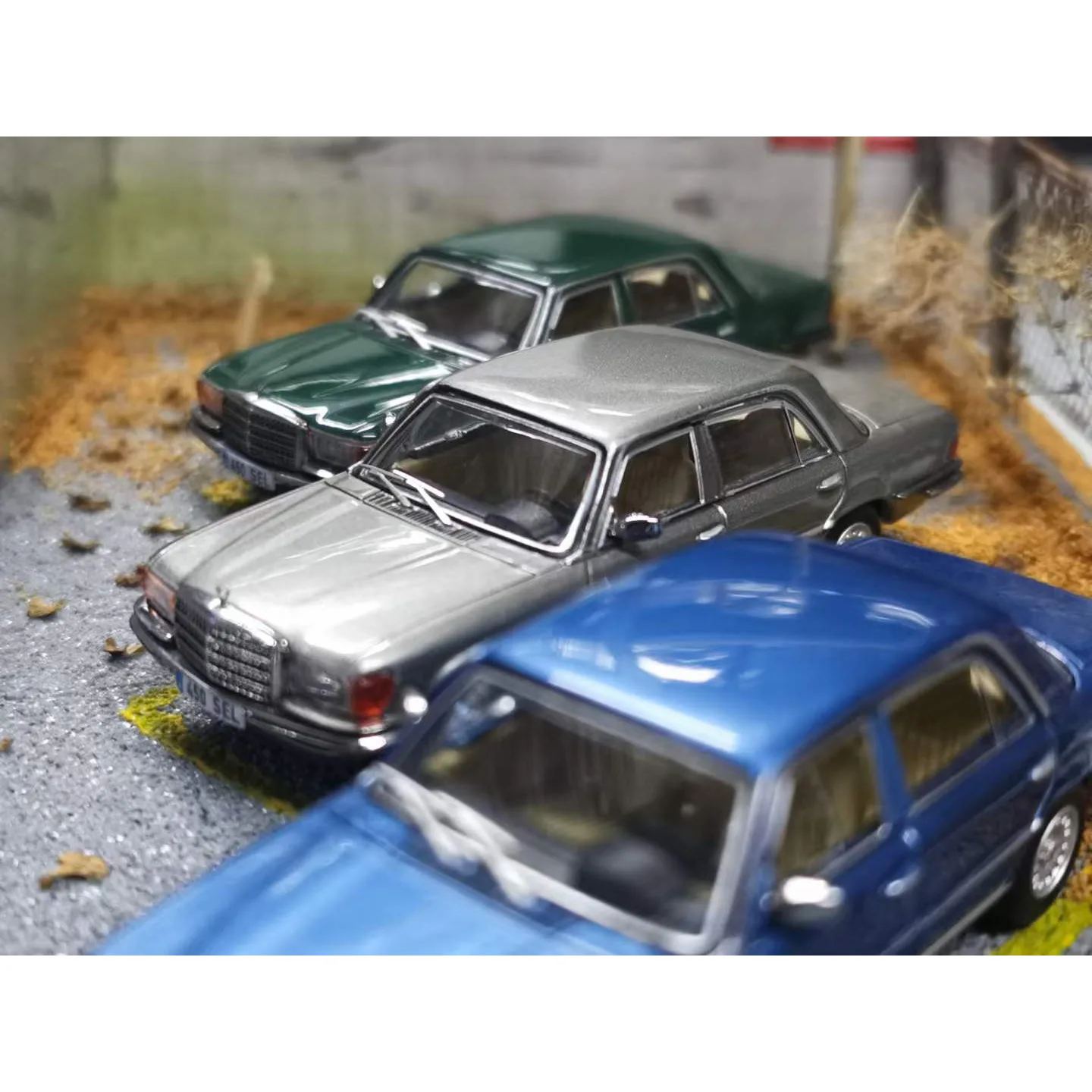 MaxWell 1:64 1976 S 450SEL W116 Metal Gray /Green Blue