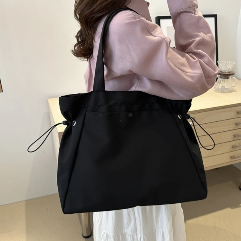 Large Capaci Women's oulder Bag 2026 New Sle Simple Faionable Drawstring Handbag Tote Bag Trendy Versatile Casual Shoulder Bag