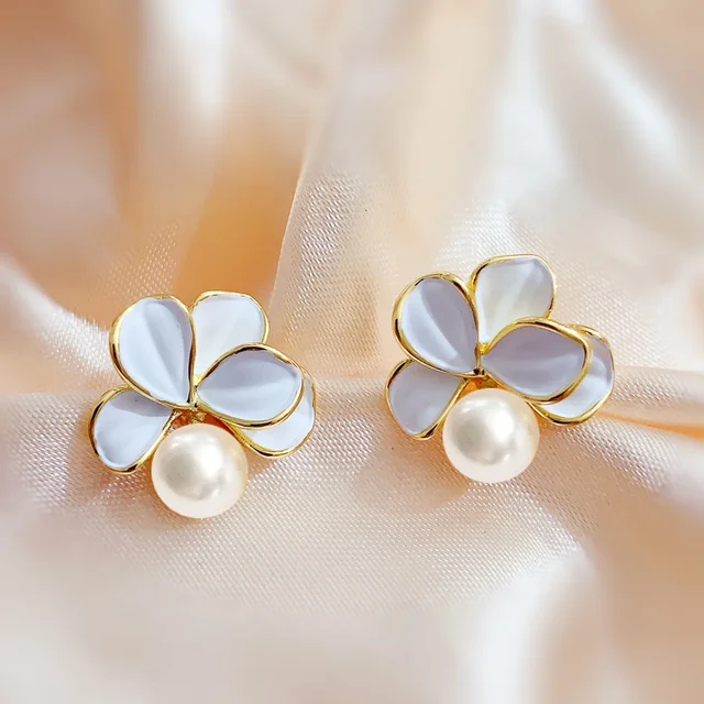 White Shell Flower Pearl Stud 1