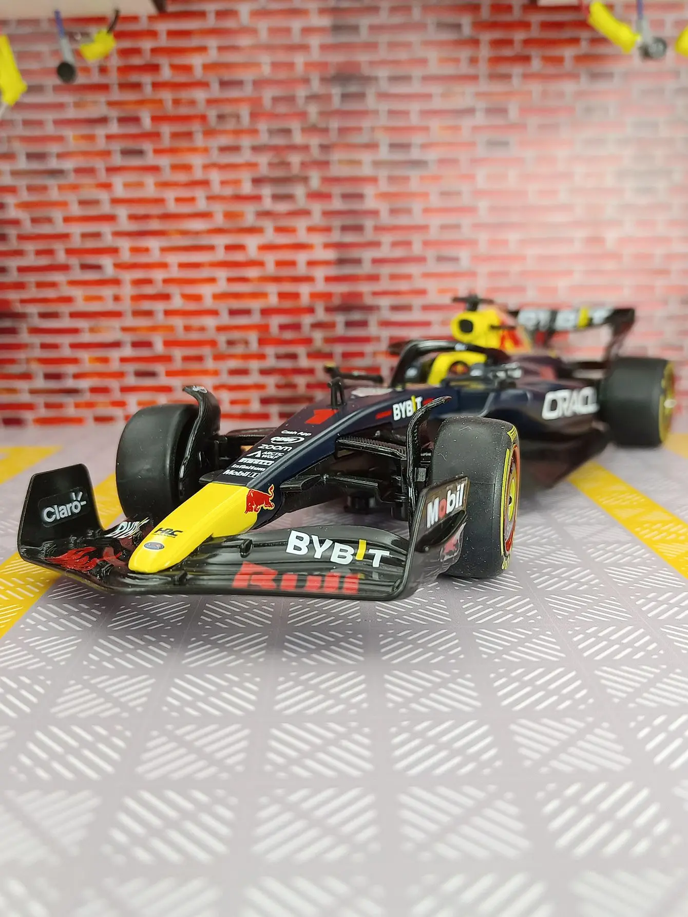 rastar 1/24 2023 F1 Red Bull RB19 #1 Max Verstappen Champion Car