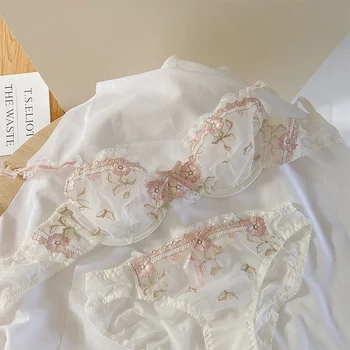 MOYISU Nuovo Arrivo di Lusso Puro Desiderio Del Merletto di Tulle Mutandine Sexy Set di Lingerie Lilla Ricamo Ragazza Tette Grandi Formato Grandi Tette Piccolo