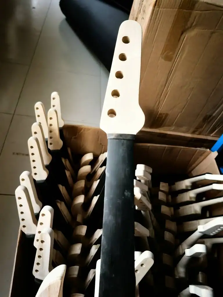 Una Testa Di Chitarra Incompiuta Viola Neck + Tastiera Viola