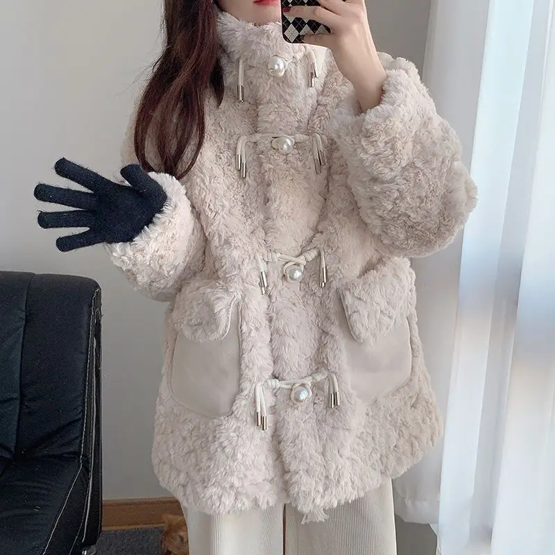 Eleganter aprikosenweißer dicker Kunstpelzmantel für Damen, lässige, mit Faux dicke Lammfelljacke, Winterdame, schicke Langarm-Oberbekleidung – Detail 16