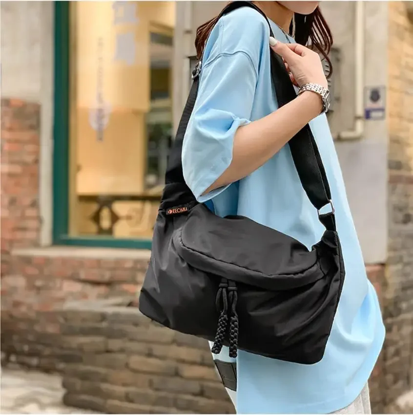 

Students Chest Bag Men Women Nylon Crossbody Bags Zipper Large Capacity Clutch Waterproof Lightweight Fashion Hip Hop Waist Bags
