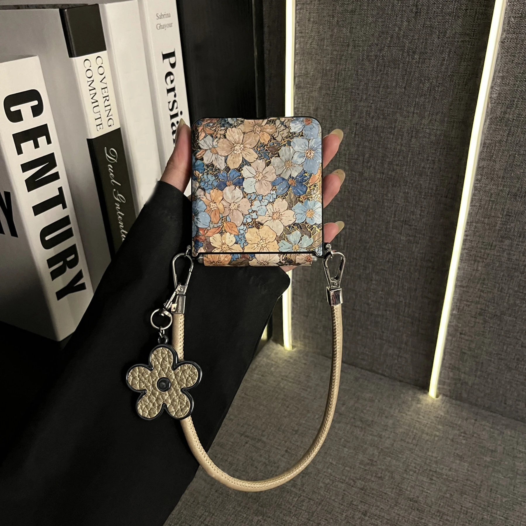 Charming Floral Glitter Phone Case with Strawberry Bracelet Chain