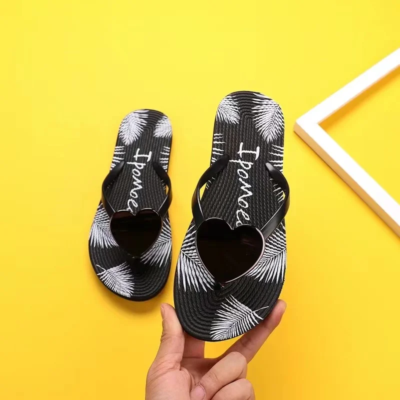 New Love Shaped Herringbone Slippers for Casual Versatile, Fashionable and Comfortable Beach Shoes