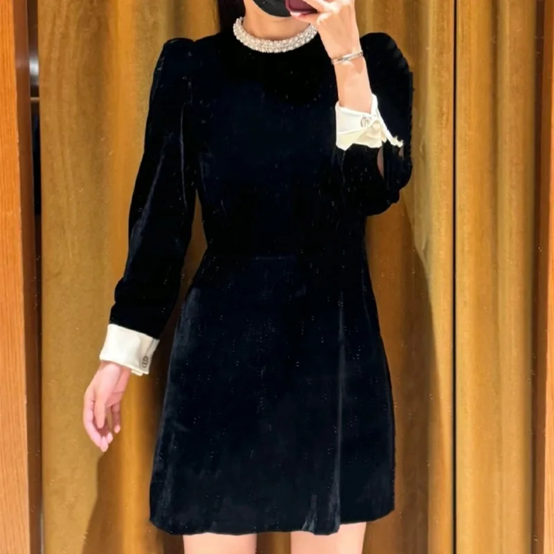 

Women Pearl O-Neck Velvet Long Sleeve Casual Mini Dress