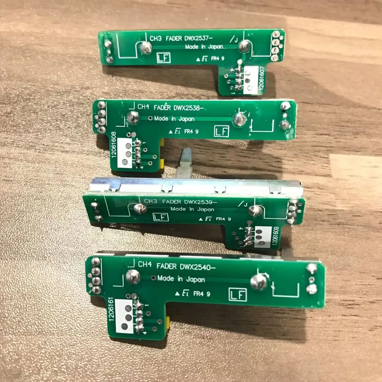 MADE JAPAN CH1 CH2 CH3 CH4 FADER FIT For PIONEER DJM 800 DWX2537 DWX2538 DWX2539 DWX2540 Total 4PCS