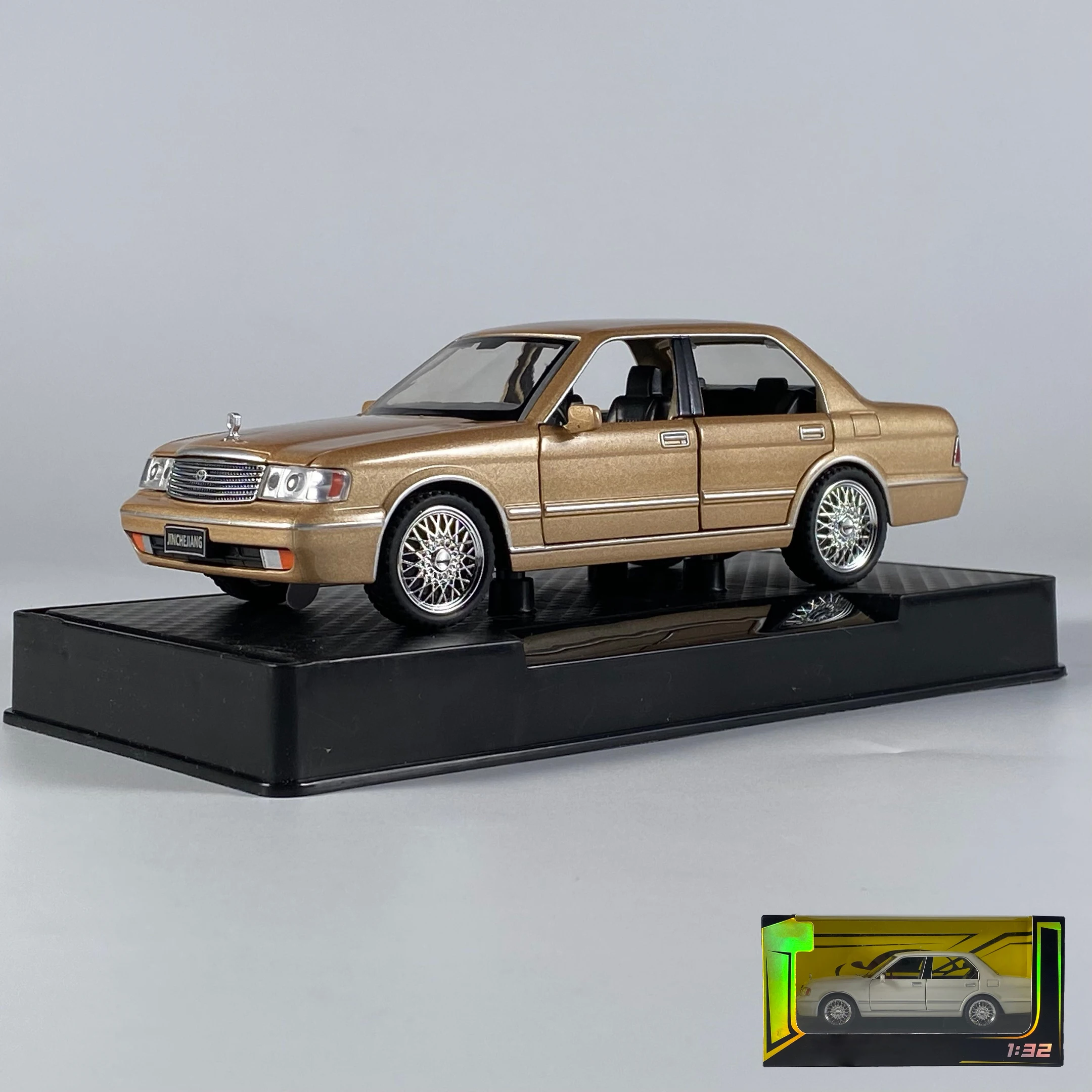 1:32 Toyota Crown Royal Classic Diecast Car Toy for Collectors and Enthusiasts