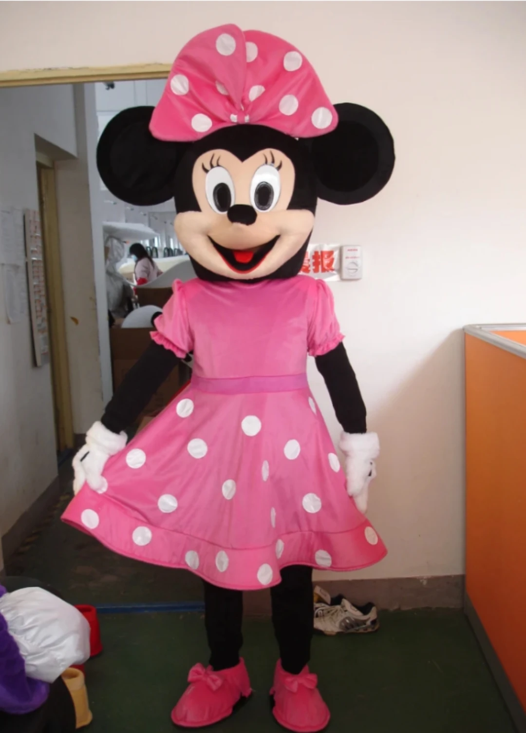 thumbnail image 1 of Disfraz de mascota de Mickey Minnie Mouse para cosplay, juguete para adultos, dibujos animados de anime, publicidad, fiesta, gran peluche, publicidad, evento, fiesta, adulto, 1 of 4
