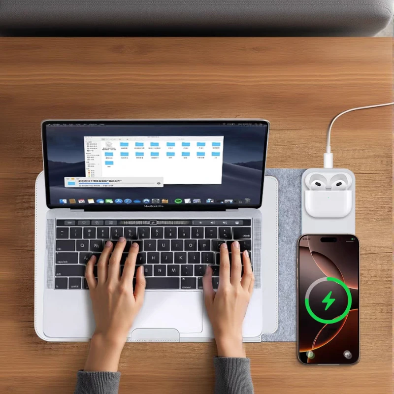 Laptop Sleeve with Wireless Charging in Phone AirPods 15W