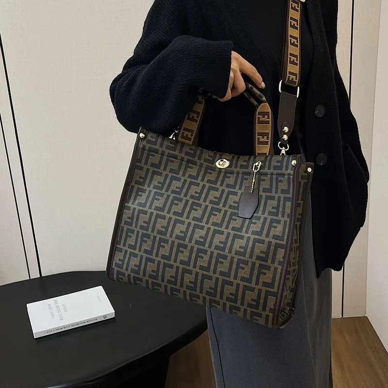 Spring Personality Leisure Luxury Design Single Shoulder Crossbody Bag for Commuter shoulder bag lady messenger bag