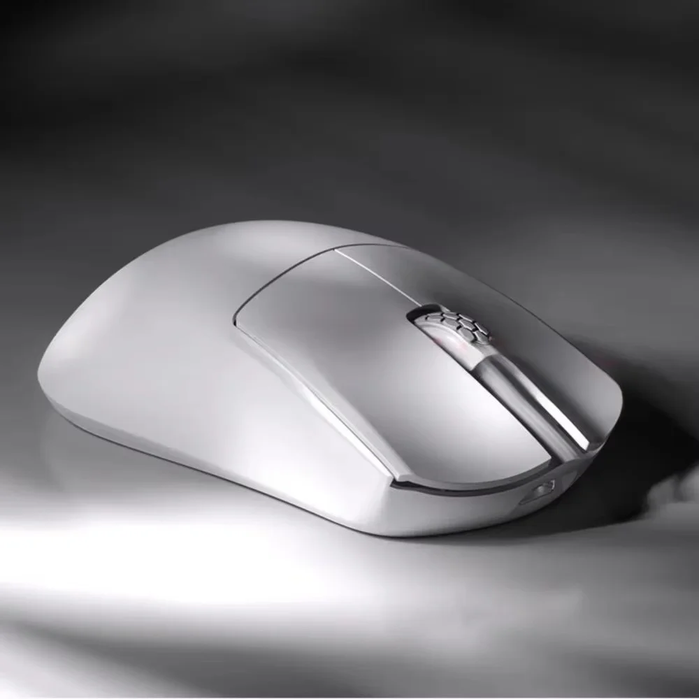 Darmoshark M3XS PRO Tri-Mode Wireless Gaming Mouse Supports 8Khz 45g Lightweight Client Dual Driver For Small And Medium-sized