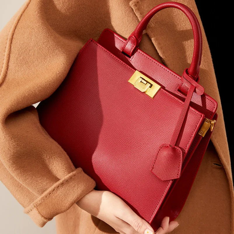 

2024 spring new urban simple luggage leather goods solid color Kelly bag leather lock women's shoulder bag