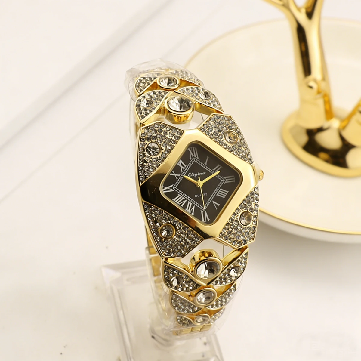 Women's Bracelet Quartz Watch with Diamonds, Fashionable and Casual Style, Versatile and Elegant Wristwatch, Simple Design That Goes with Any Outfit - 4