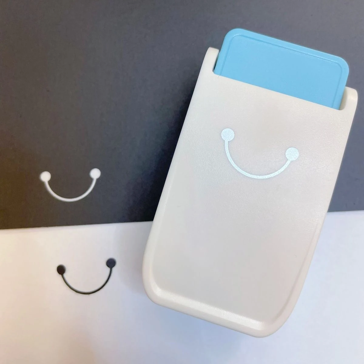Hole Punching Tools 1pc keychain embossing machine keychain hole puncher handmade smiley face pattern hole puncher Color random