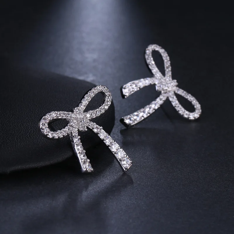 Zircon earrings with bows
