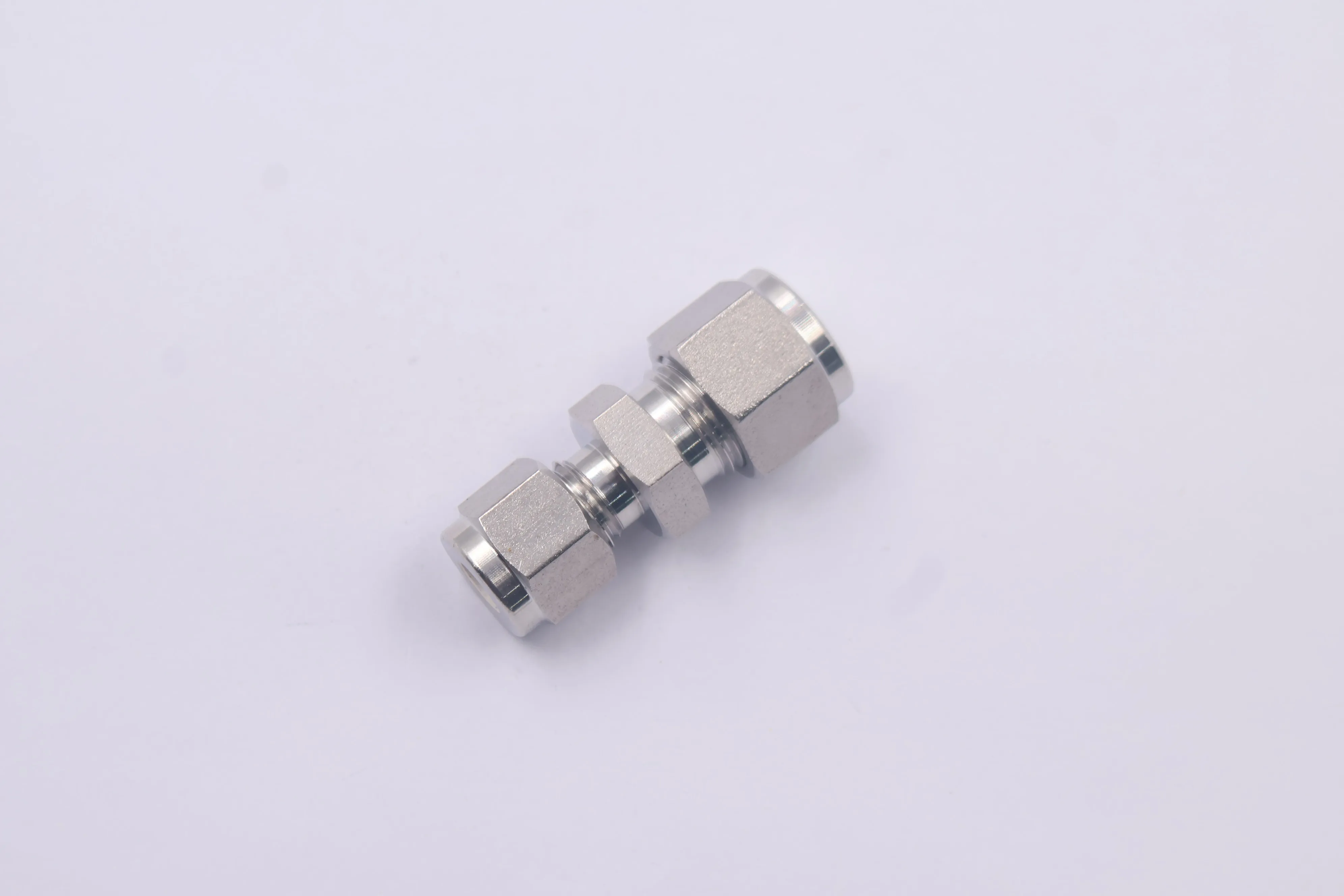 SS-400-6-2BT, Stainless Steel Tube Fitting, Bored-Through Reducing Union,1/4 in. x 1/8 in. Tube OD,Can Combination with Swagelok