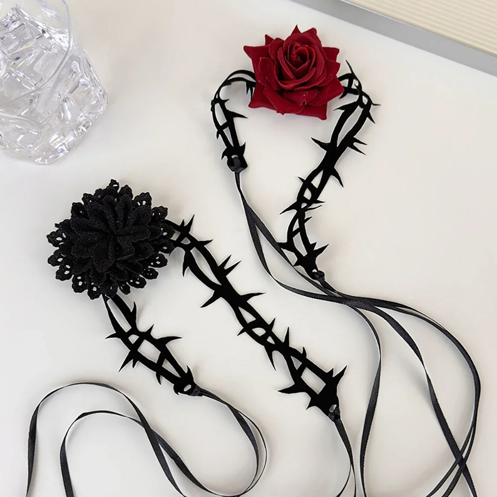Gothic Rose Thorn Necklace – Elegant Halloween & Carnival Accessory