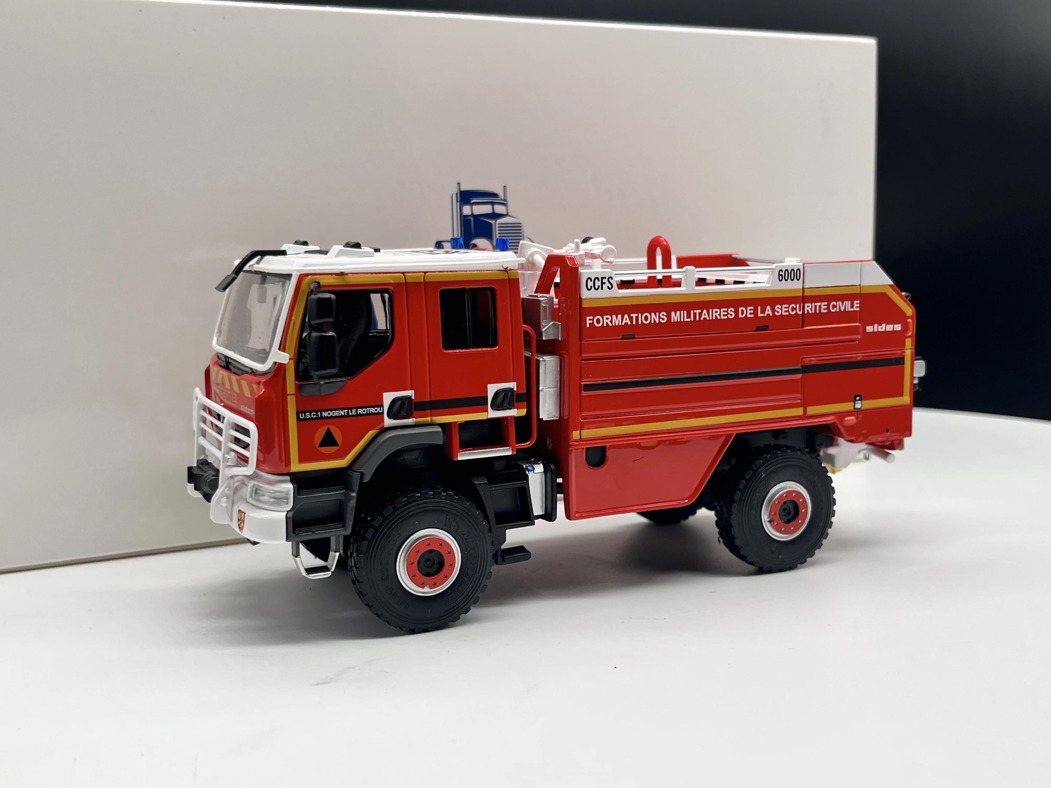 ELIGORモデル1/43スケール UD TRUCKS
