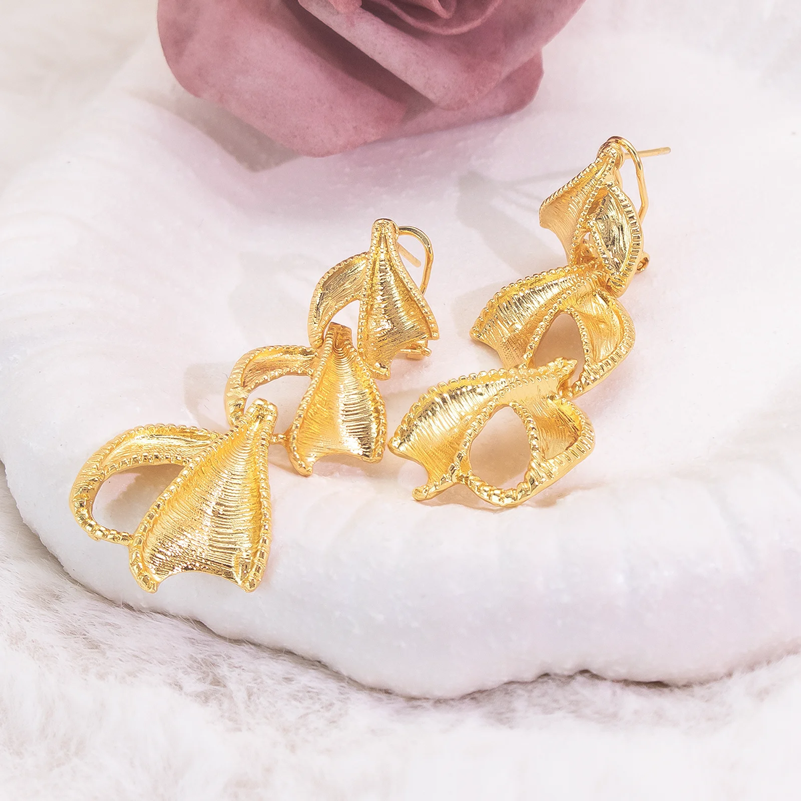 YTJX 2025 Trendy Neue Chic Drei Ton Piercing Ohrringe Romantische Bogen Knoten Stud Ohrringe Für Frauen Partei Schmuck Geschenk Weihnachten – Detail 9