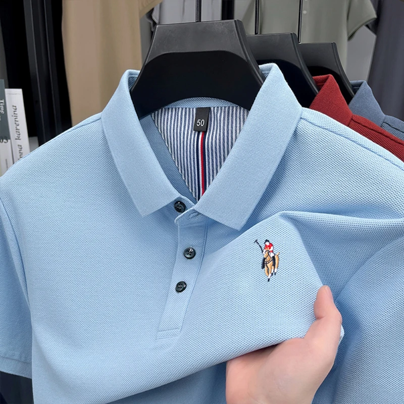 Polo à manches courtes 100% coton pour hommes, marque haut de gamme, luxe, broderie de poney, confort d'été, créateur de mode, nouveau T-shirt Paul 1 Polo à manches courtes 100% coton pour hommes, marque haut de gamme, luxe, broderie de poney, confort d'été, créateur de mode, nouveau T-shirt Paul 1