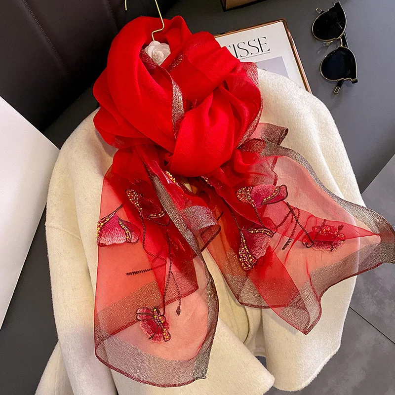 Sciarpa misto lana e seta semi trasparente con tulipani e perline per mezze stagioni (90*180cm) 45 Sciarpa misto lana e seta semi trasparente con tulipani e perline per mezze stagioni (90*180cm) - immagine 5