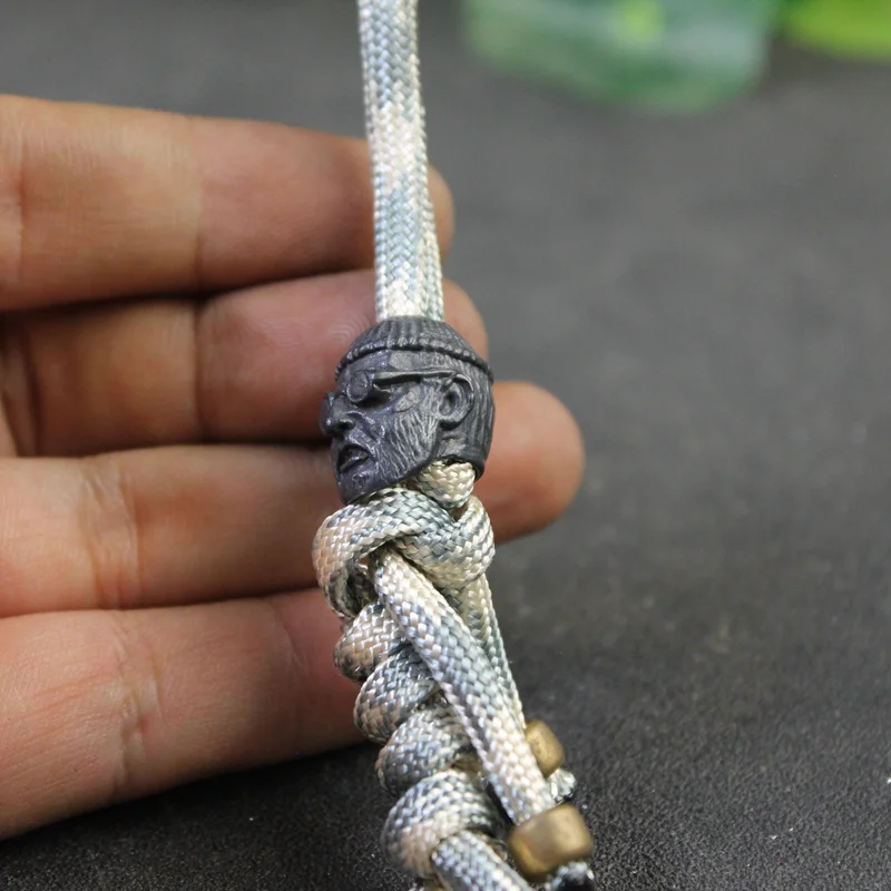 블랙 컬러 킬러 삼촌 뜨거운 영화 캐릭터 인형 황동 Paracord 비즈 DIY 칼 매는 밧줄 펜던트 EDC 팔찌 액세서리