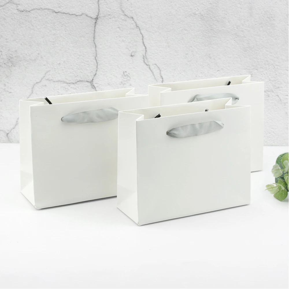 50pcs/lot Personalized Logo White Paper Tote Bag With Gray Ribbon Custom Shopping Bags Wedding Party Gift Bags Bulk with Handles